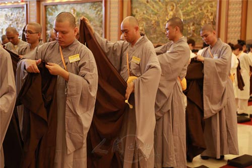 马来西亚短期出家修道会举办 戒子圆满5天出家生活